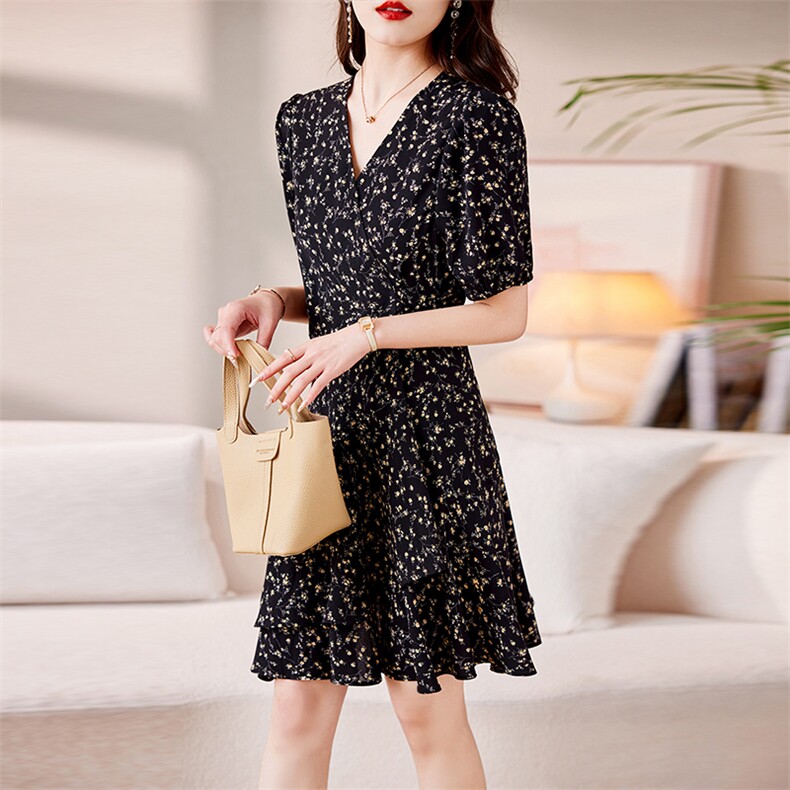 现货！已出2024年夏季女装印花V领收腰连衣裙短袖碎花法式茶歇裙,女装连衣裙,天丽