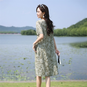 高端时尚复古盘扣碎花雪纺连衣裙女2025夏季新款洋气宽松显瘦裙子图片