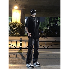 黑色