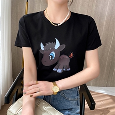 宽松休闲可爱图案小农卡通短袖，女装T恤，元素羊绒