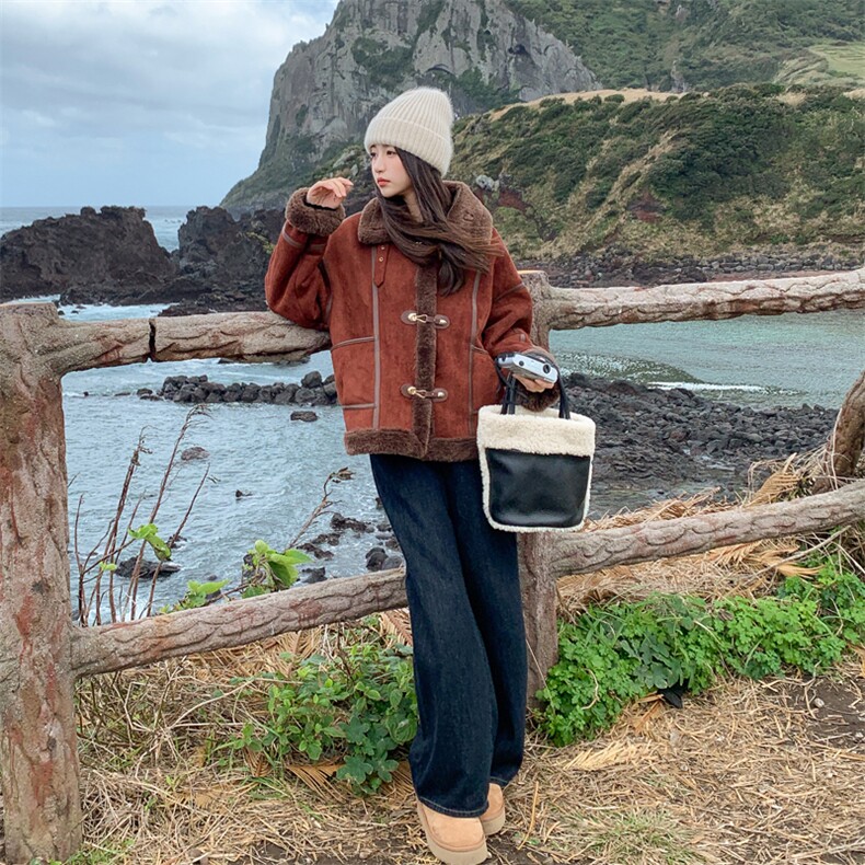 韩系chic红色短款羊羔毛外套女秋冬超火好看高级小众加绒加厚夹克图片
