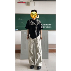 黑色