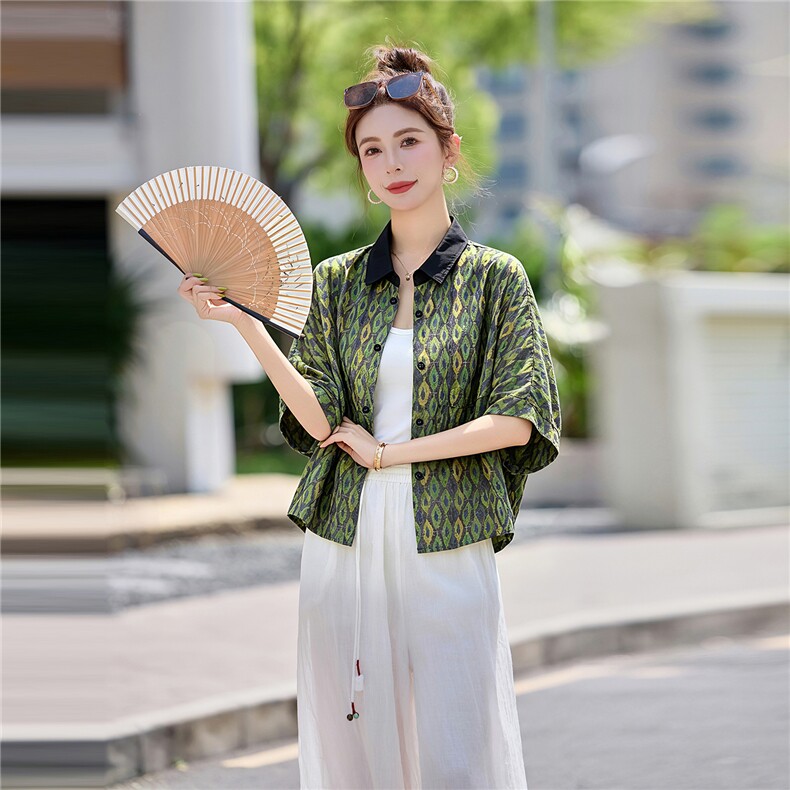 撞色翻领印花衬衫女2026夏新款休闲宽松遮肉显瘦小衫短款上衣,女装衬衫,余墨