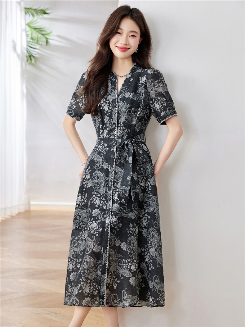 法式漂亮独特连衣裙女夏气质2025新款V领复古收腰高级感赫本风,女装连衣裙,布芭啦