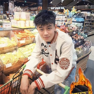 现货 美式复古白灰色PU皮拼接刺绣夹棉棒球服男女JK0879/P80图片