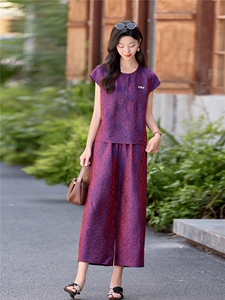 2026年夏季休闲风两件套女图片