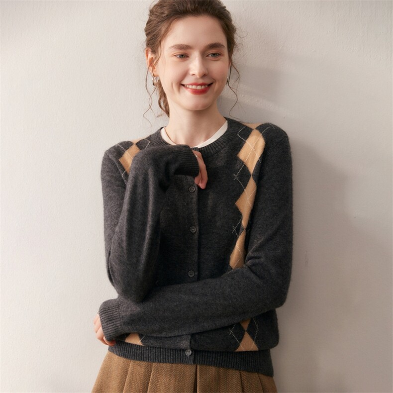 菱形嵌花系扣山羊绒针织开衫女软糯宽松毛衣外套2025秋冬羊毛圆领,针织衫/毛衣,朵沐纯羊绒