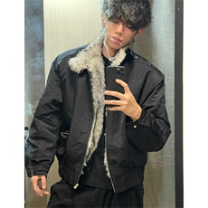 黑色
