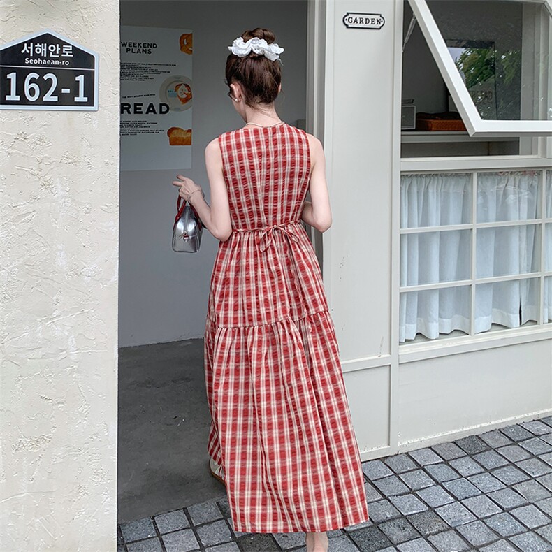 红色韩系松弛感格纹无袖连衣裙女2025夏季新款俏皮减龄圆领A字裙,女装连衣裙,2C260