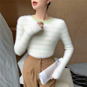 2025新款软糯条纹山羊绒衫女圆领修身显瘦减龄秋冬毛衣打底针织衫图片