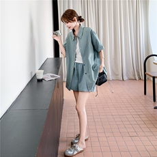 休闲浅蓝色牛仔衬衫两件套女2025年夏新款时尚减龄高腰短裤套装，女装套装/套裙，2C201