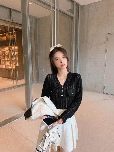 2021春季新品V领上衣，女装，M.W 嫚维