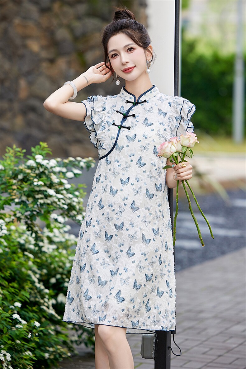 新款2024年时尚新颖新中式蝴蝶连衣裙复古盘扣荷叶袖中长裙子,女装连衣裙,冬木谷雨