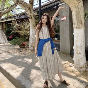 碎花条纹无袖背心连衣裙女夏季今年流行巨好看法式茶歇a字长裙子图片
