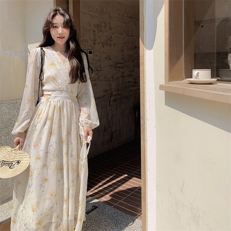 茶歇法式v领碎花连衣裙女2025夏季新款小心机露腰气质显瘦长裙潮，女装连衣裙，浙宝305