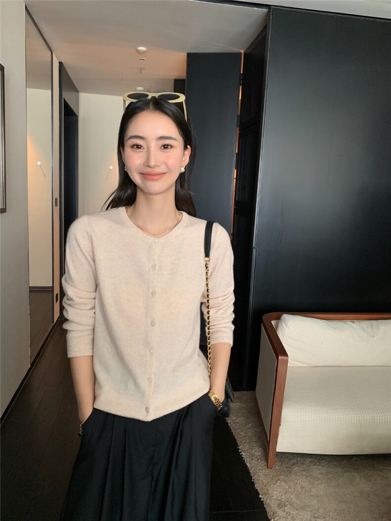 2025年春季单排扣圆领针织常规款开衫单件长袖针织衫时尚百搭图片