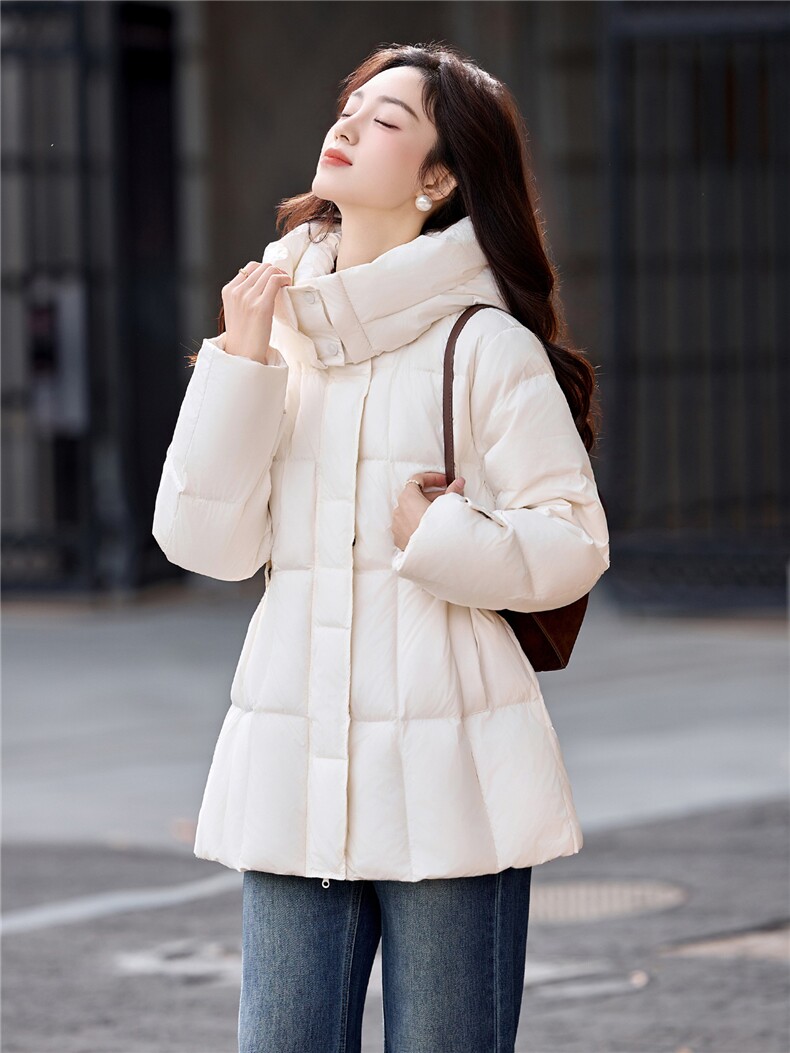 现货2025冬季新款肌理感白鸭绒羽绒服女设计感时尚连帽加厚外套,女装羽绒服,卡杰菲