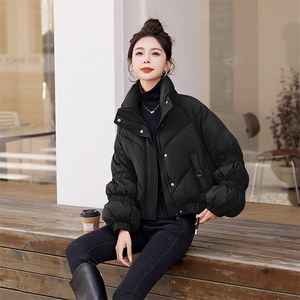 超好看显白玫红色羽绒服女短款2025冬季新款洋气灯笼袖白鸭绒外套图片
