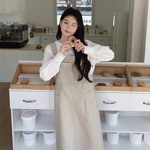韩系减龄背带连衣裙套装女2025春新款高级感气质显瘦吊带裙两件套图片