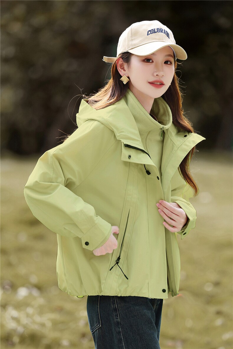户外休闲连帽冲锋衣三合一外套女2025冬新款宽松显瘦加绒保暖上衣,女装套装/套裙,丽影随形