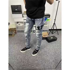 网红水洗做旧破洞牛仔裤字母刺绣高街休闲百搭修身男ZGT77P41,驼色厚毛衣开衫搭配图片