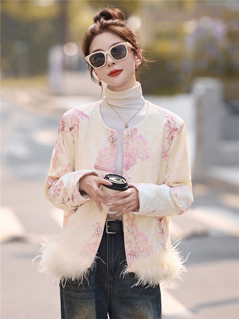 新中式国风刺绣羽绒服女2025冬季新款洋气减龄圆领百搭白鸭绒外套,女装羽绒服,依如秀(原杭风阁)
