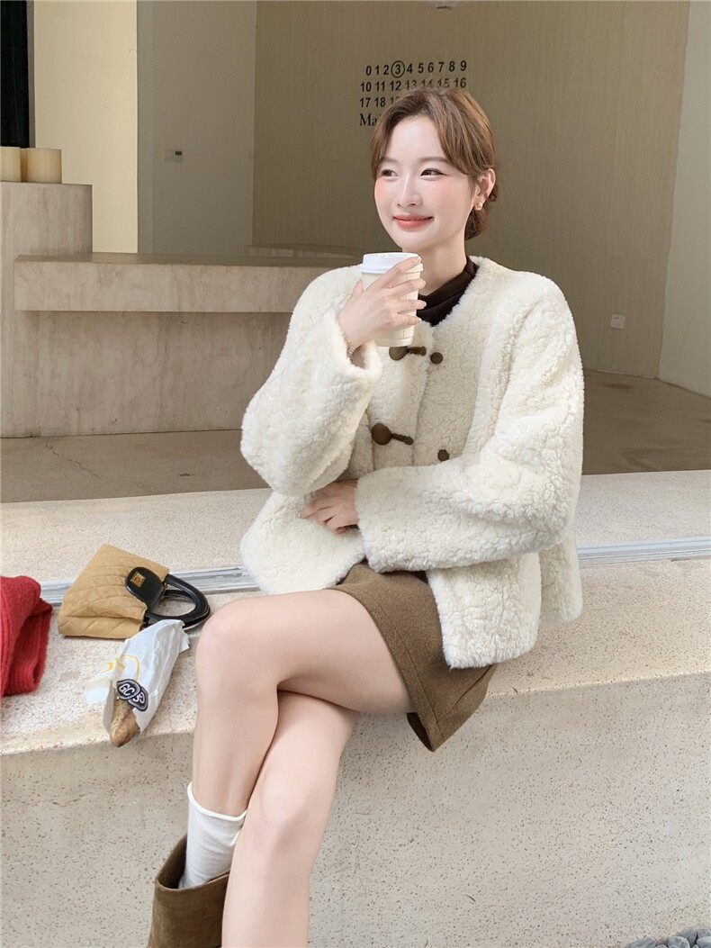 现货210-3286-P175-K258欧货皮毛一体羊羔毛外套可爱风,女装羊羔毛/颗粒绒,韩蜜菓