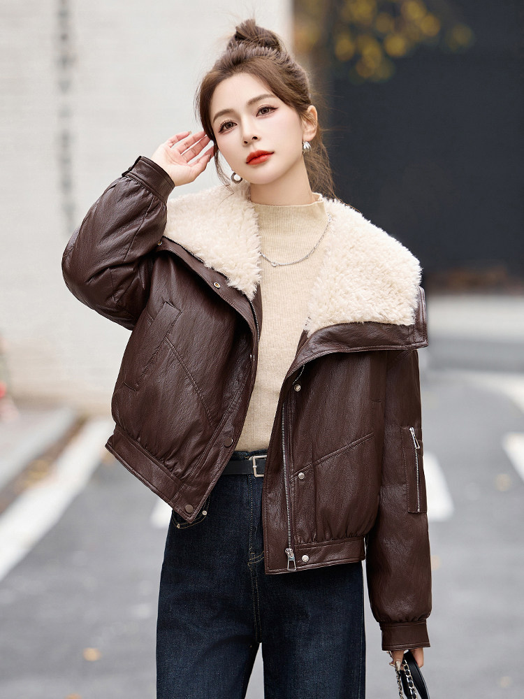 现货。现货。2024年皮衣拼接仿羊羔毛白鸭绒短款羽绒服,女装羽绒服,艾仟回(原伊仟回)