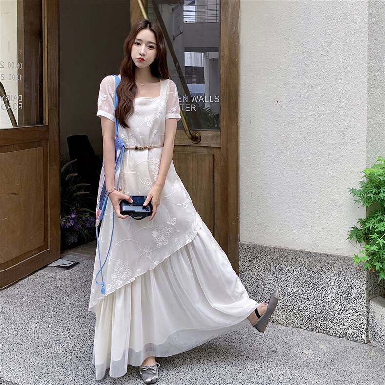日系温柔甜美风简约方领连衣裙女2025夏季设计感蕾丝刺绣拼接长裙,女装连衣裙,2C325