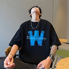 黑色