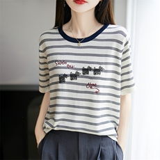 2025年夏季常规条纹圆领不连帽直筒型短袖时尚百搭通勤，女装T恤，暖烁羊绒