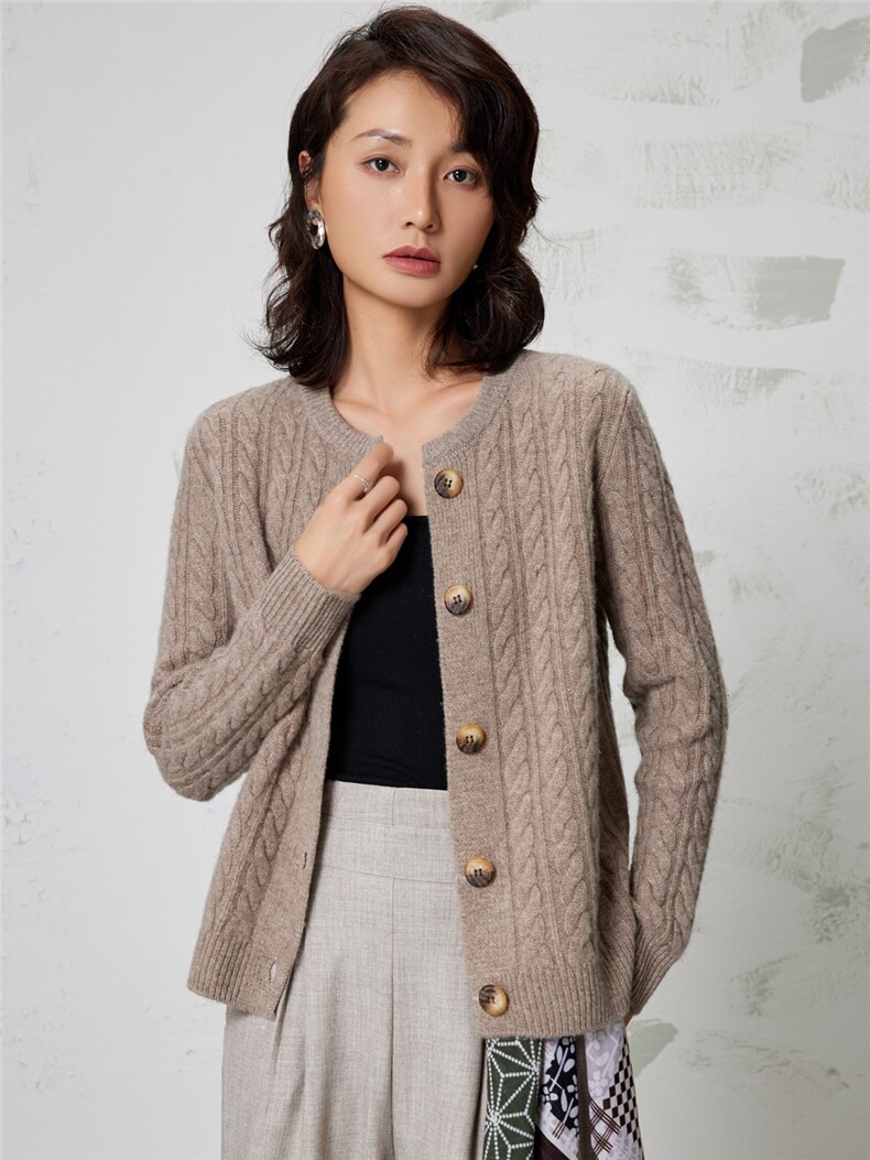 2025年秋季新款三股麻花棒球服,针织衫/毛衣,邦太羊绒