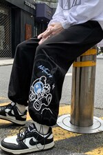 2024秋冬数据新款港风卡通印花抽绳束脚运动休闲裤K230-P45，男装休闲裤，星座914-3