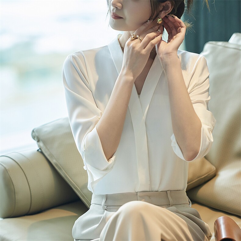 2025年夏季百搭落肩袖单排多扣V领七分袖真丝衬衫时尚百搭,女装衬衫,帝知娇羊绒