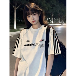 抖音得物高品质二开240克宽松纯棉美式潮牌三条杠织带短袖T恤,蓝条衬衫搭配皮裙图片