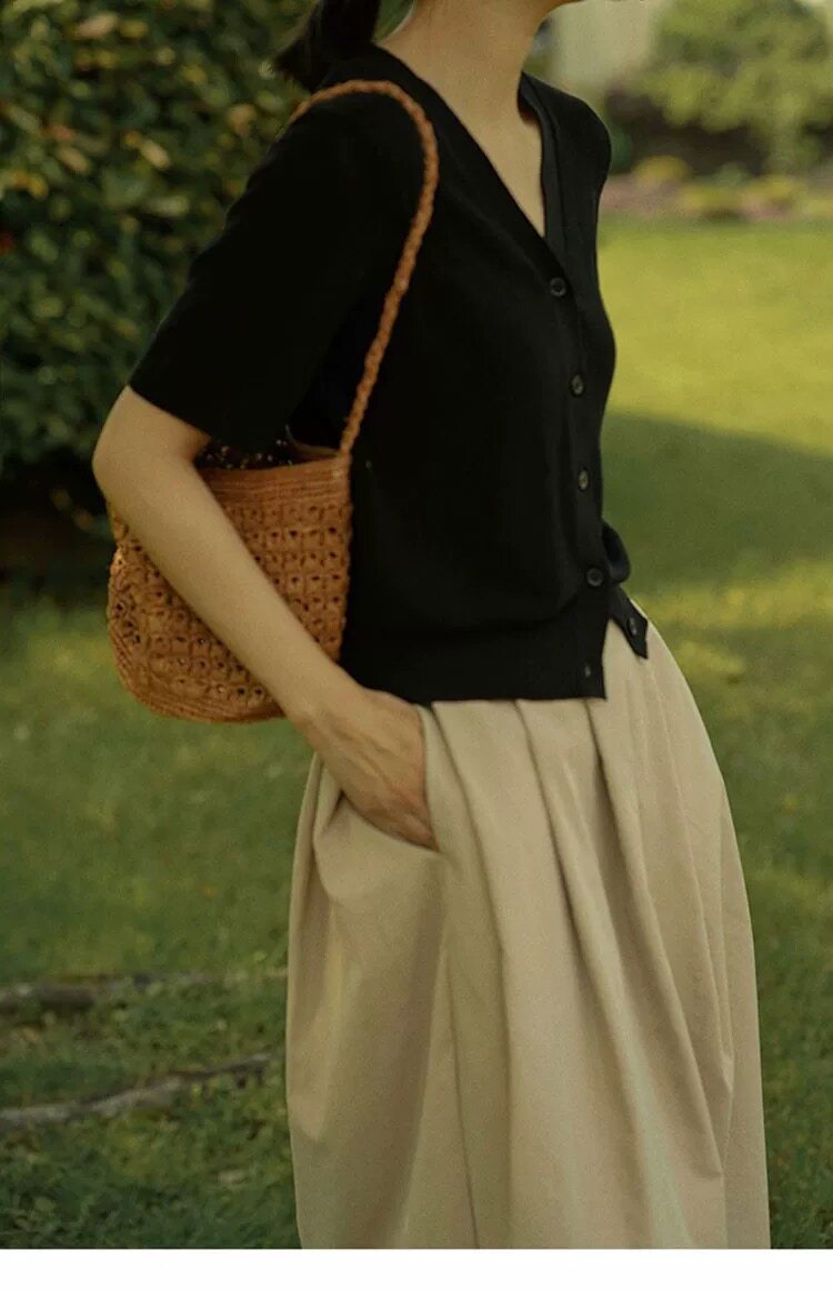 小众V领黑色冰丝短袖t恤女2025夏季宽松显瘦薄款半袖针织开衫上衣,女装T恤,雪真羊绒