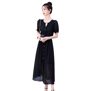 高级感气质黑色连衣裙女夏季2023新款修身显瘦设计感减龄波点长裙图片