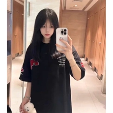 黑色