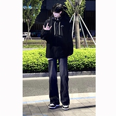 黑色
