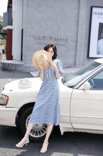现货夏季新款碎花连衣裙,女装连衣裙,煊 芮 熙
