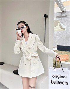 春装刺绣外套，工艺款西服外套，披肩可拖卸图片