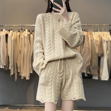 秋冬款100%羊毛衫套装女圆领宽松慵懒风针织羊绒衫上衣短裤两件套，女装套装/套裙，鹿一羊绒