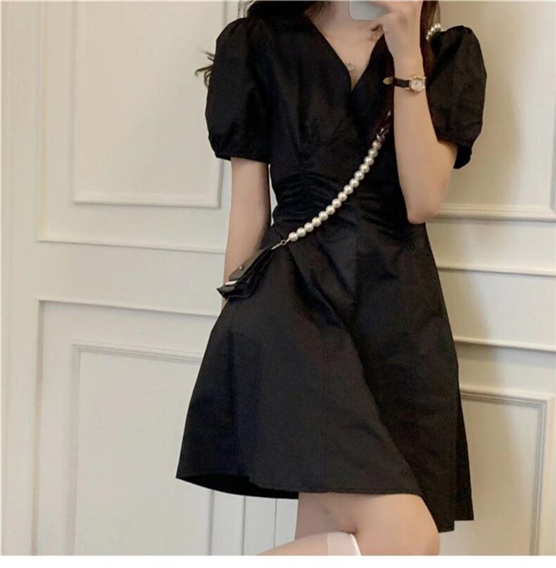 网红款收腰连衣裙，女装连衣裙，玩美