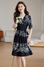 2024年夏季中长款时尚潮流短袖V领优雅气质印花连衣裙，女装连衣裙，江南富贵女