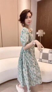 新款时尚方领碎花连衣裙图片