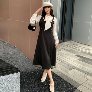 现货2024年春季女新网红时尚甜美收腰显瘦假两件拼色连衣裙图片
