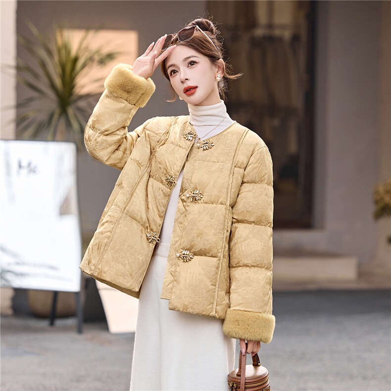 新中式羽绒服女2025冬季新款高级感水貂毛拼接盘扣保暖外套女,女装羽绒服,丽影随形