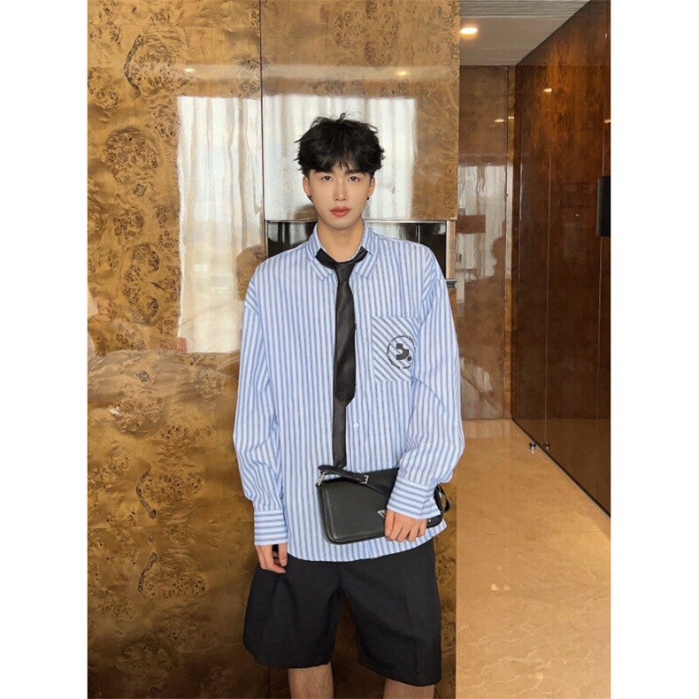 Q03/P52 学院风竖条纹带领带男衬衫潮流宽松翻领长袖衬衣图片