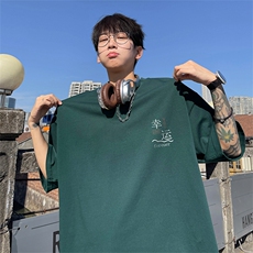 墨绿色