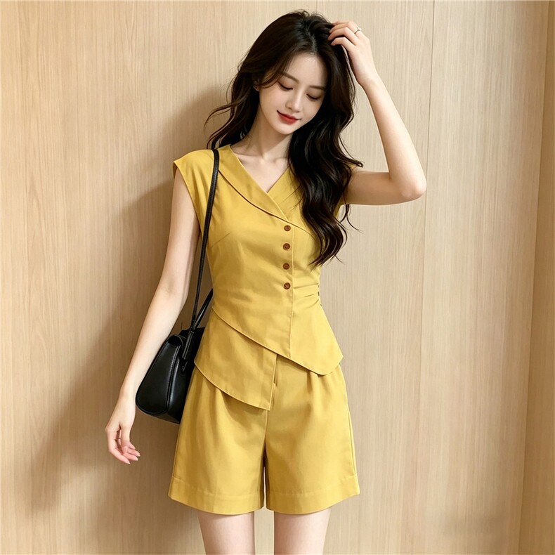 女夏季新款简约时尚套装V领纽扣设计无袖马甲上衣阔腿短裤两件套,女装套装/套裙,江南